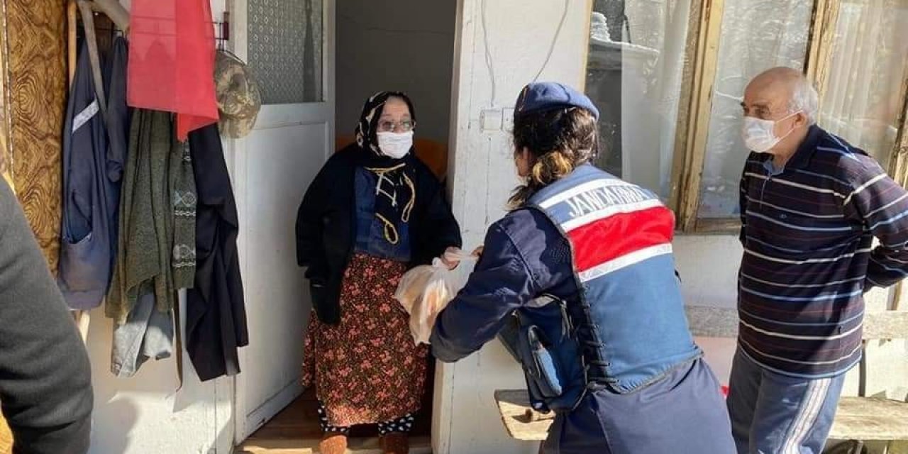 Yaşlıların İhtiyaçlarını Jandarma Karşılıyor