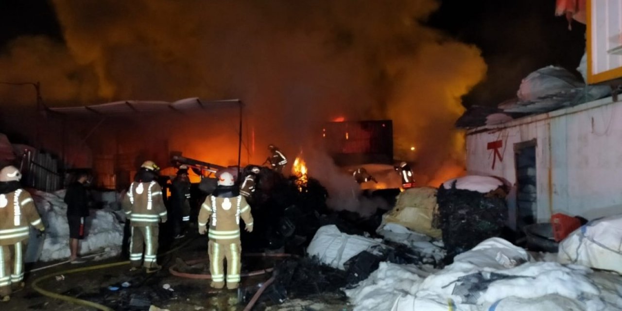 Ümraniye’de Geceyi Alevler Aydınlattı