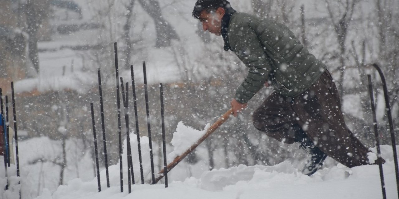 Şırnak’ta Köylülerin Kış Aylarındaki ’dam’ Nöbeti Sürüyor