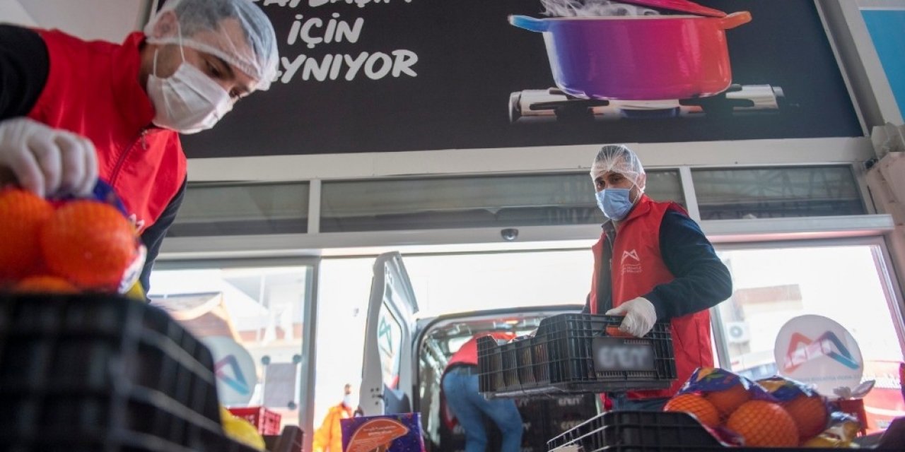 Mersin’de Sağlık Çalışanları Ve Covid Hastalarına Narenciye Desteği