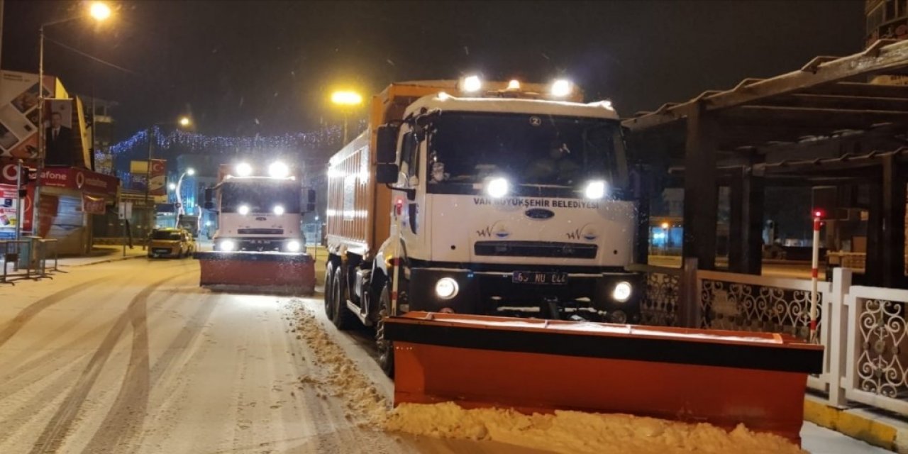 Van Büyükşehir Belediyesi’nden Karla Mücadele Çalışması