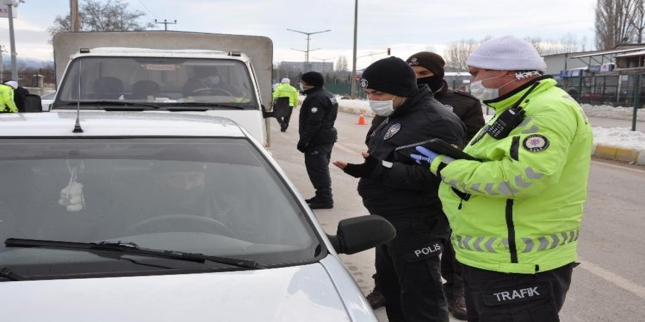 Polisten ’çakarlı Araç’ Denetimi
