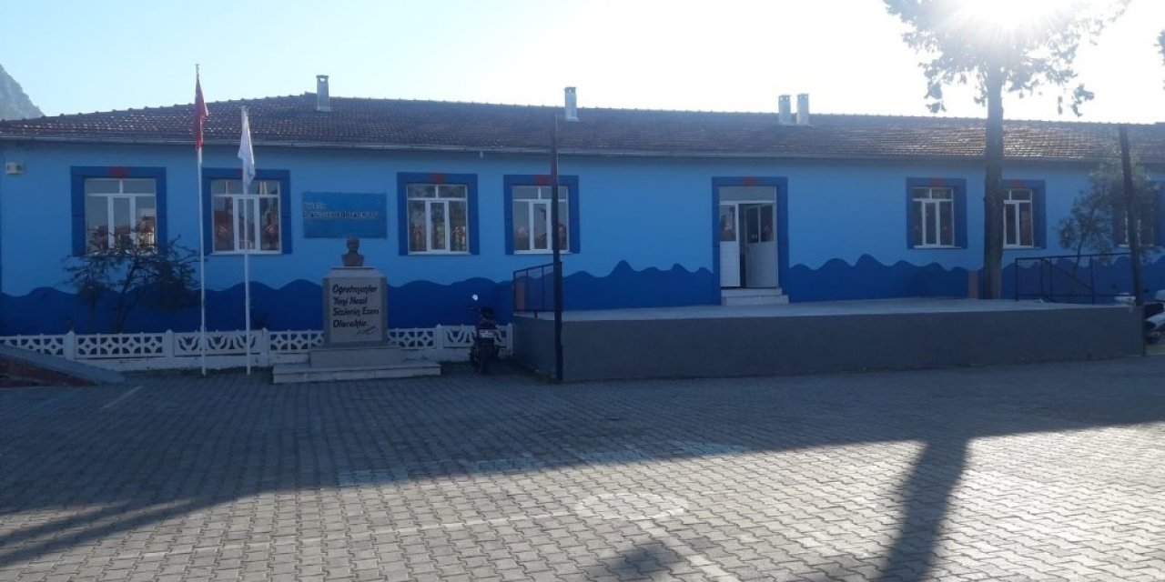 Küçük Çocuk Harçlıklarını Okulunun Tadilatı İçin Bağışladı