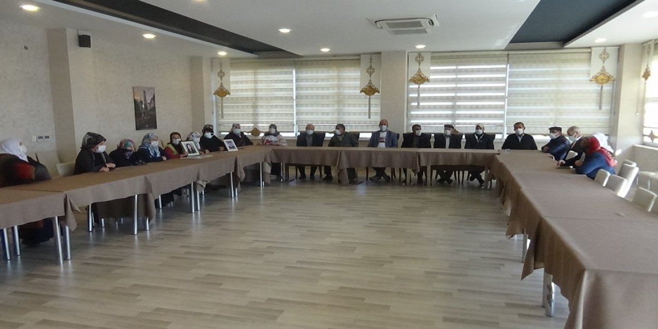 Evlat Nöbetindeki Babadan, Gara’ya Giden Hdp’li Vekil Taşdemir’e Tepki