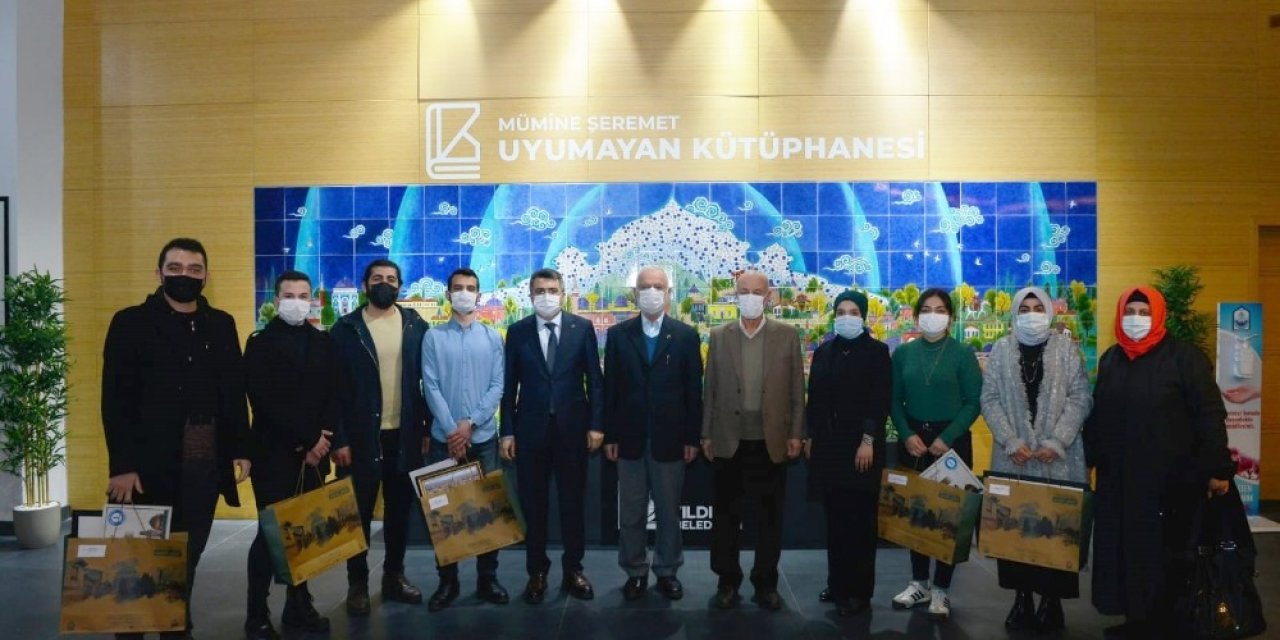 Mehmet Akif İ̇nan Şiirlerini Okuma Yarışmasında Ödüller Sahiplerini Buldu