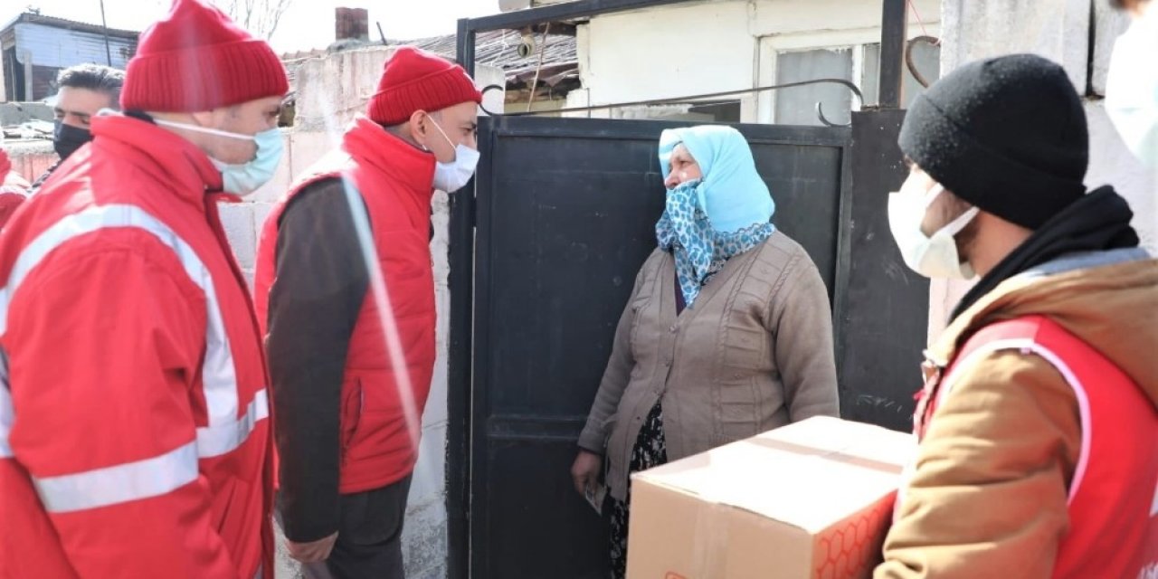 Erzincan’da İhtiyaçlı Ailelere Gıda Kolisi Dağıtıldı