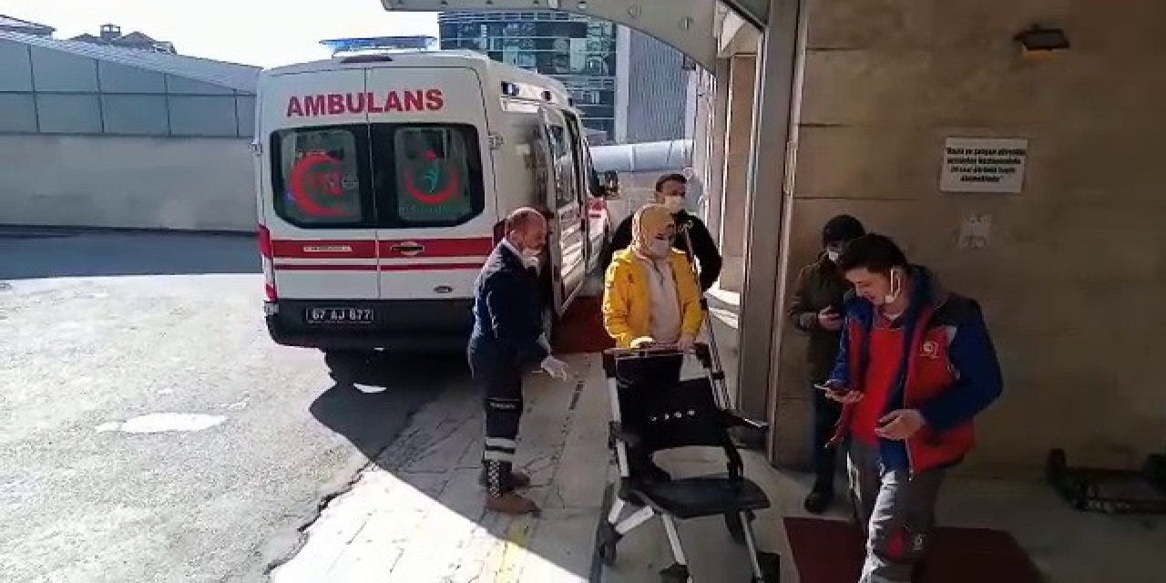 Akaryakıt İstasyonu Çalışanı Kendisini Odaya Kilitleyip Bıçakla Zarar Verdi