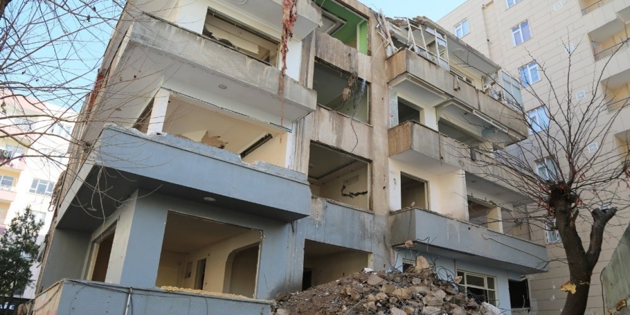 Haliliye’de Riskli Ve Metruk Yapılar Yıkılıyor