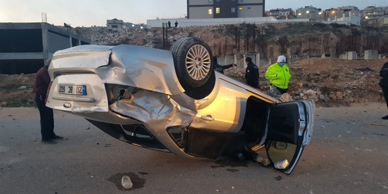 Kontrolden Çıkan Otomobil Takla Attı: 2 Yaralı
