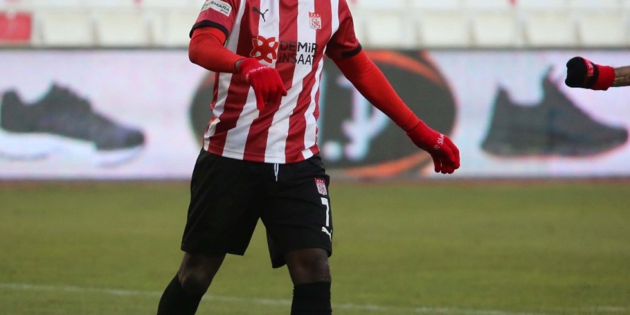 Max Gradel Ligdeki 8. Golünü Attı