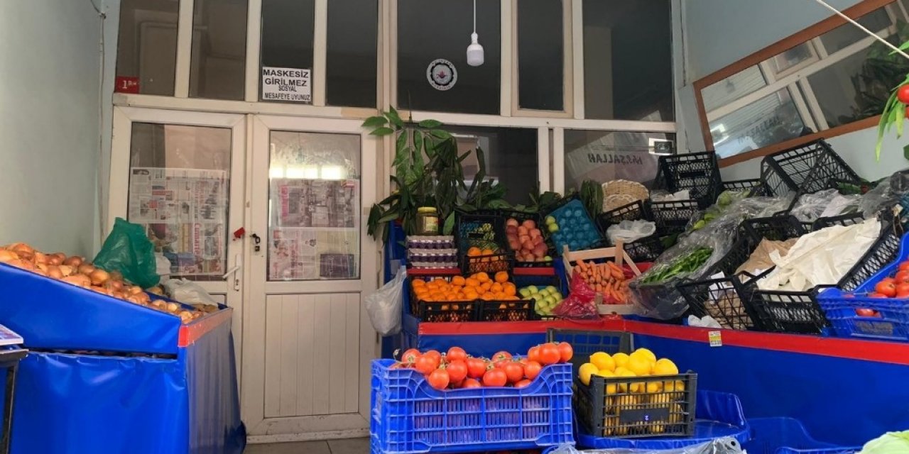 İ̇stanbul’da Manav Görünümlü Kıraathaneye Baskın: 124 Bin 884 Lira Ceza