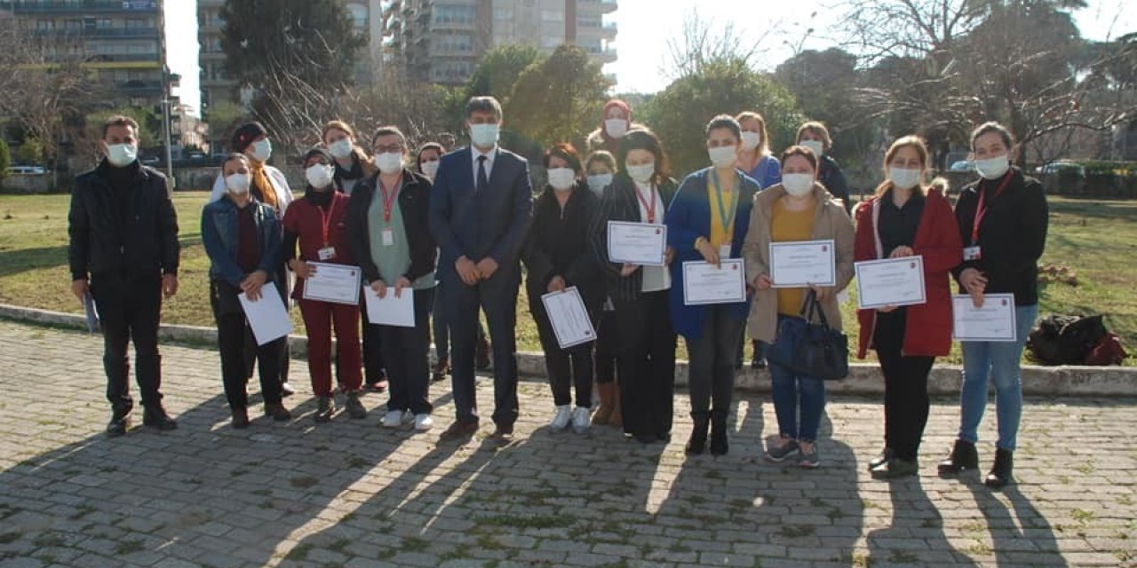 Pandemi Polikliniklerinde Çalışan Tıbbi Sekreterlere Teşekkür Belgesi Verildi