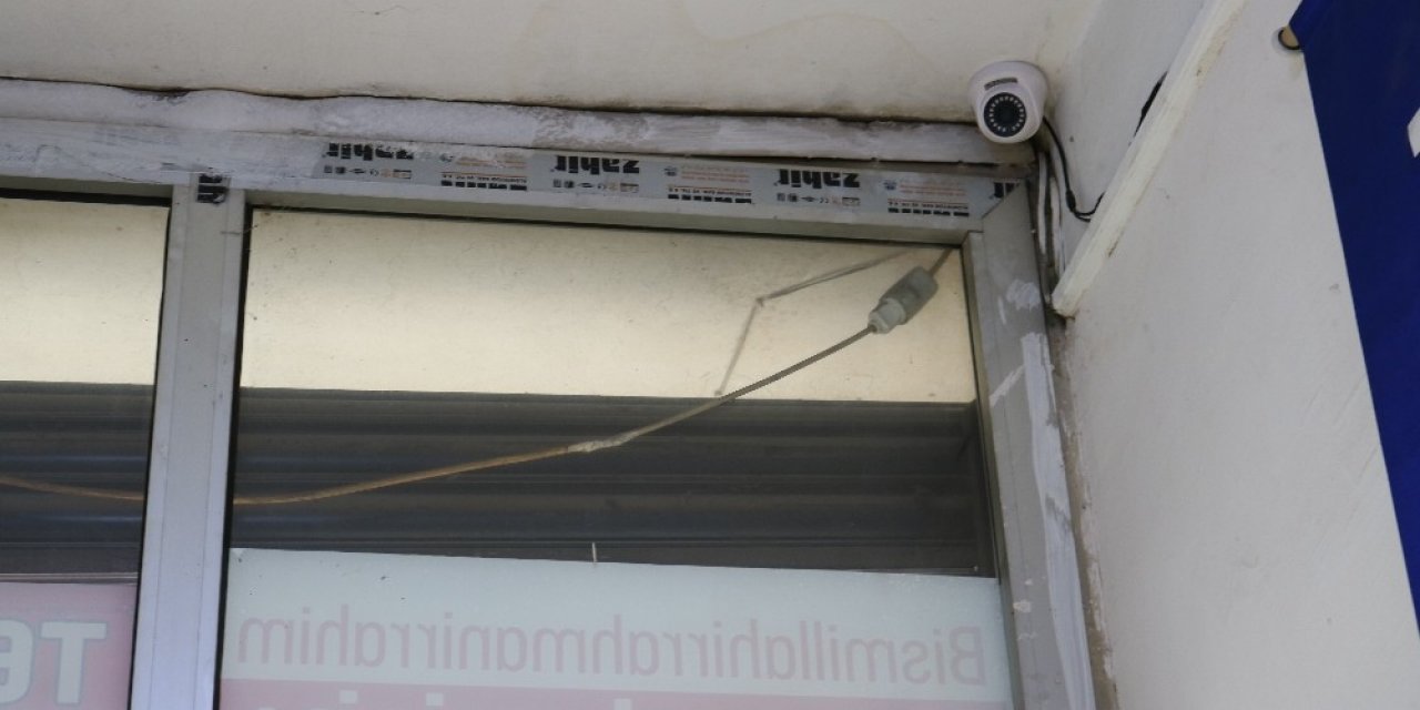 Son İki Ayda İş Yeri İkinci Kez Soyuldu, Hırsızları Çaya Davet Etti