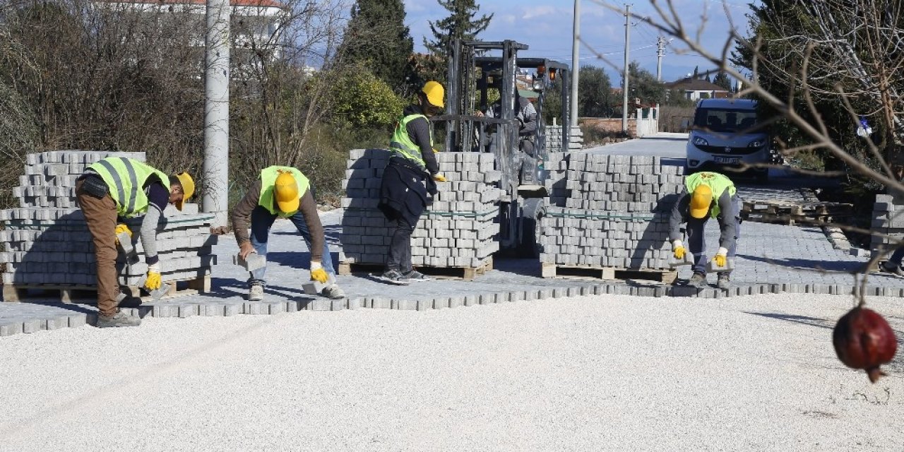 Döşemealtı Belediyesinden Yeşilbayır’a Parke Ve Yol Çalışması