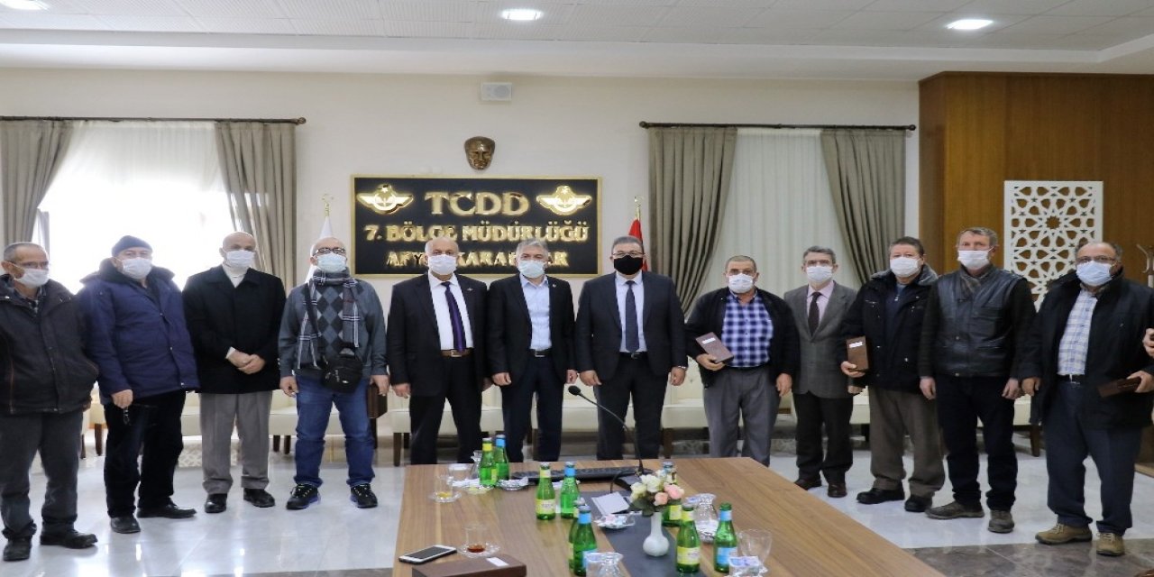 Tcdd 7. Bölge Müdürlüğü Emekli Olan Personellere Köstekli Saat Hediye Etti