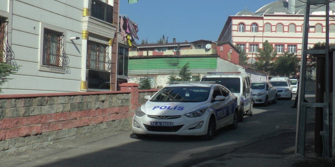 Pendik’te 16 Yaşındaki Genç Kız Kendisini Silah İle Vurdu