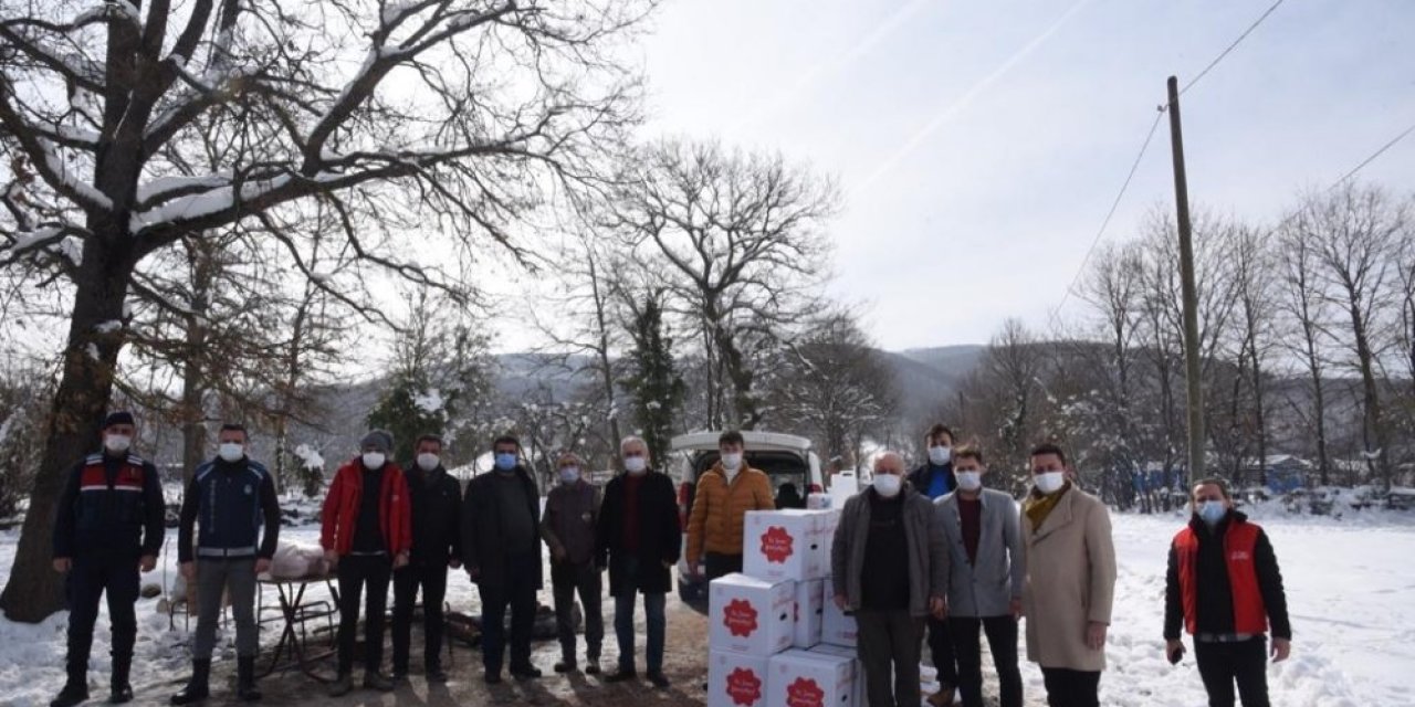 Belediyeden Karantinada Olan Elmabahçe Köyüne Gıda Ve Maske Yardımı