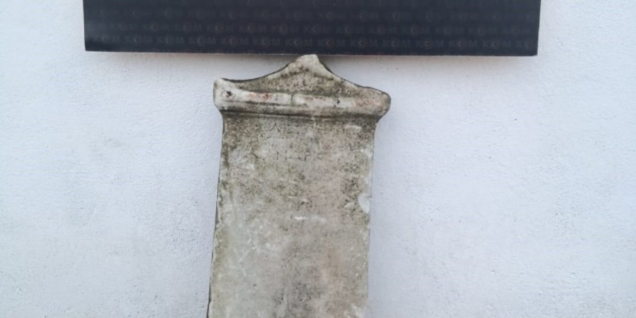 Çanakkale’de Milatta Önce 1. Yüzyıla Ait Mezar Steli Ele Geçirildi
