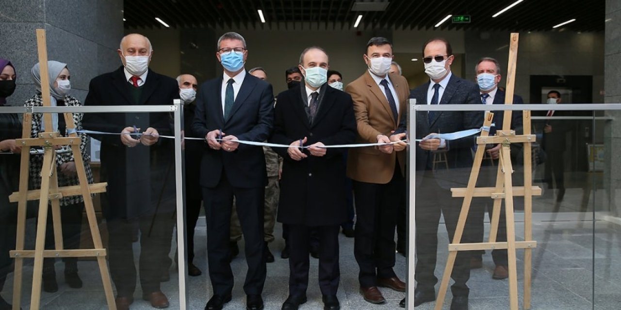 Vali Epcim, Bayburt Üniversitesi’nde Kurtuluş Günü Etkinliklerine Katıldı