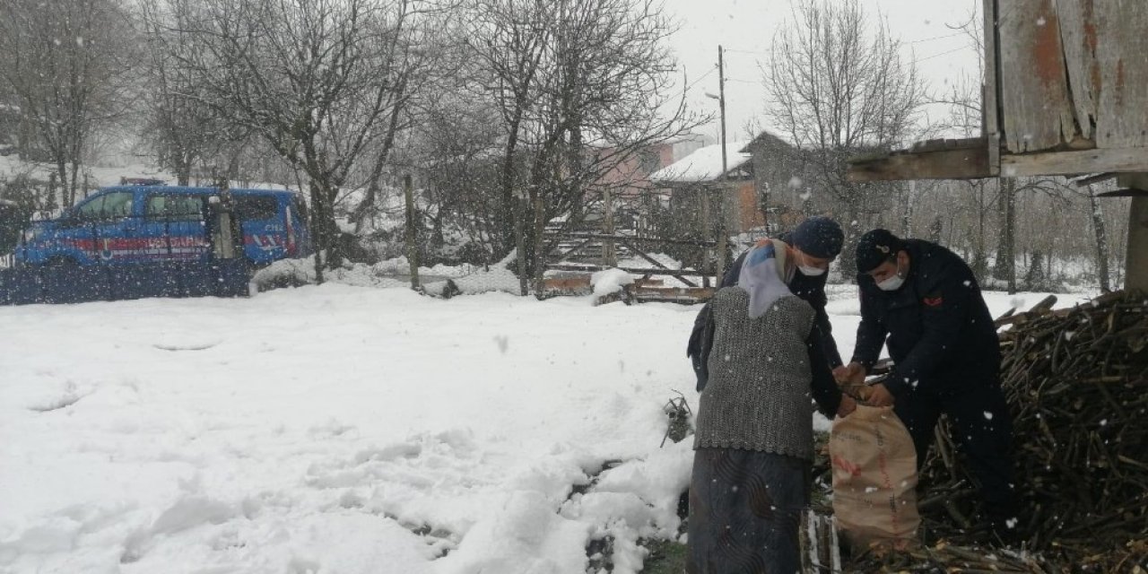 Jandarma’dan Örnek Davranış