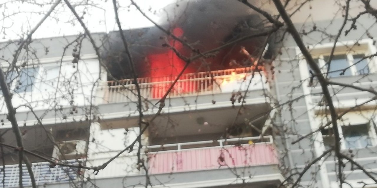Bergama’da 4. Katta Çıkan Yangın Korkuttu