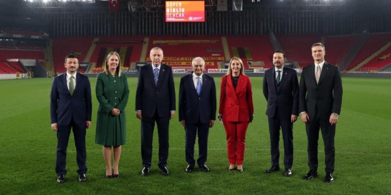Cumhurbaşkanı Erdoğan İ̇zmir’de Yeşil Sahaya İndi