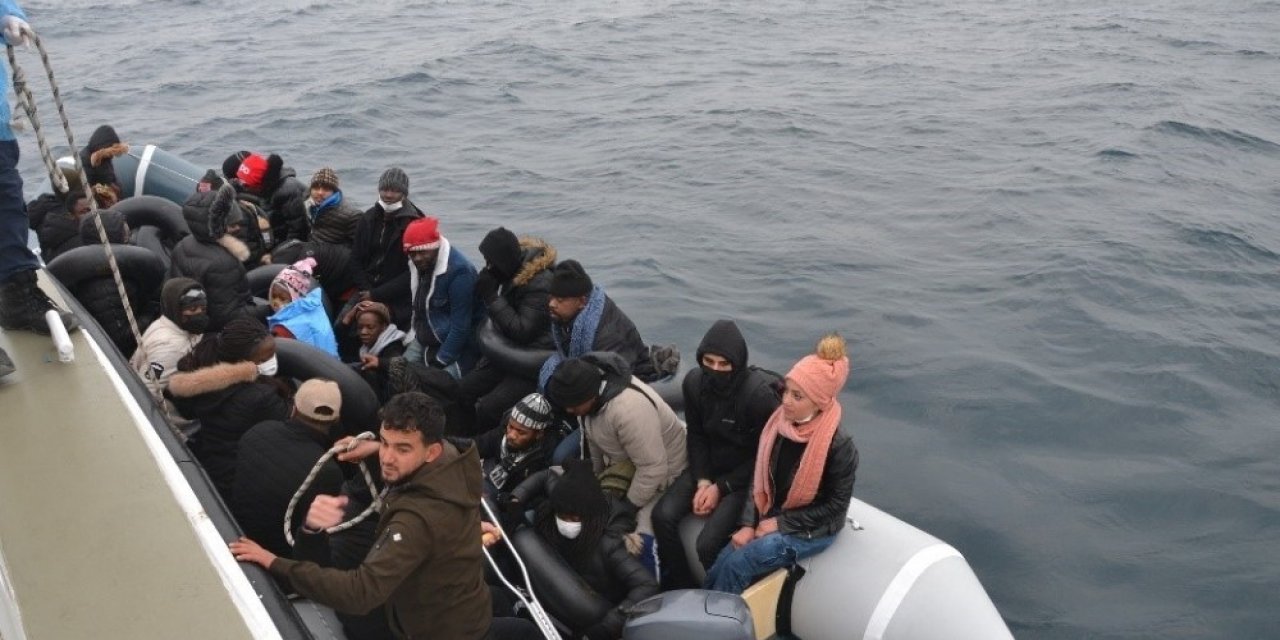 Ayvalık’ta 31 Göçmen Kurtarıldı