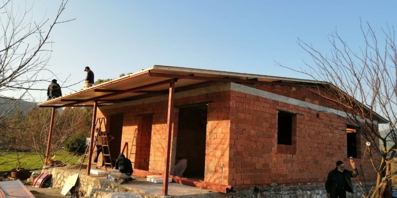 Yangında Evleri Kül Olan Çiftin, Yeni Evinin Yapımına Başlandı