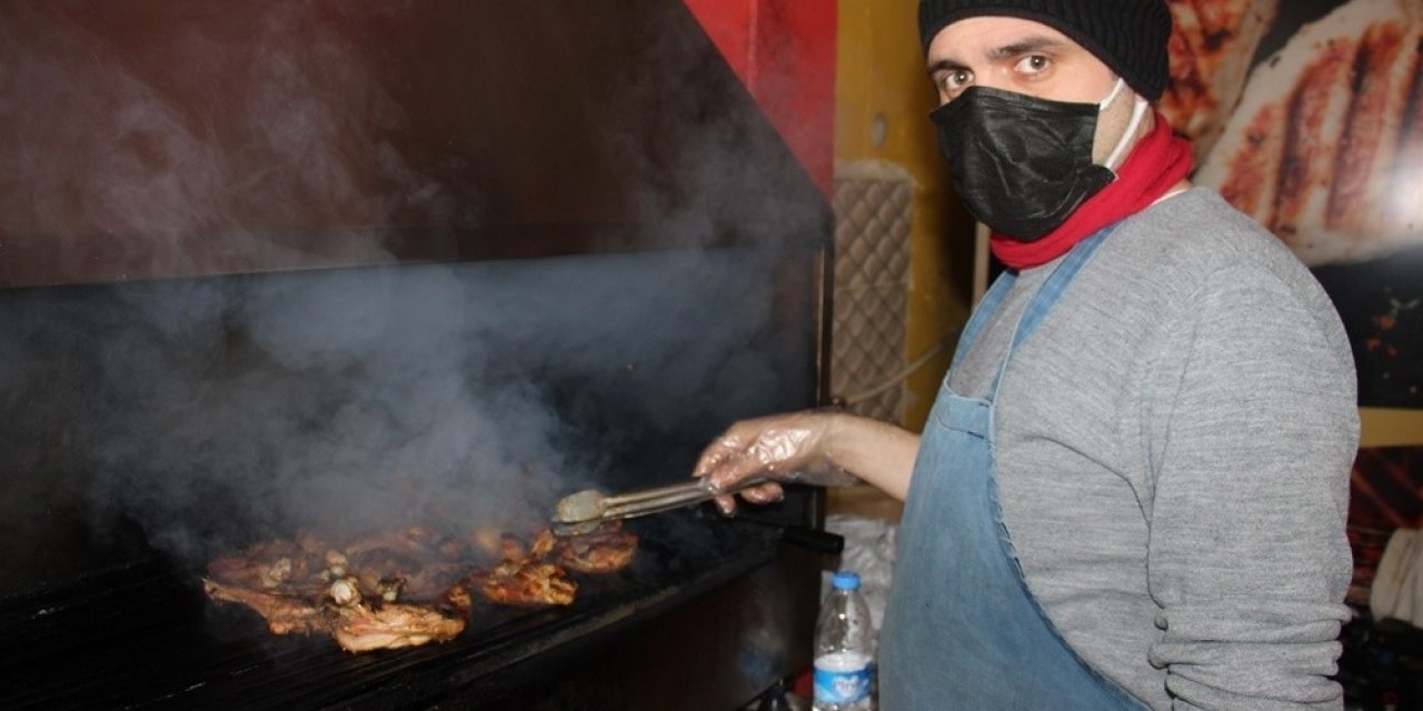 Pikniğe Gidemeyen Vatandaşlar İçin Mangalı Eve Taşıdı