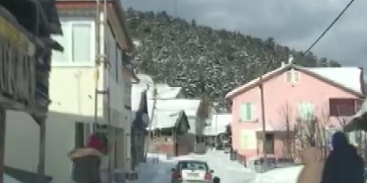 Kızağı Otomobilin Arkasına Bağladılar, Doyasıya Eğlendiler