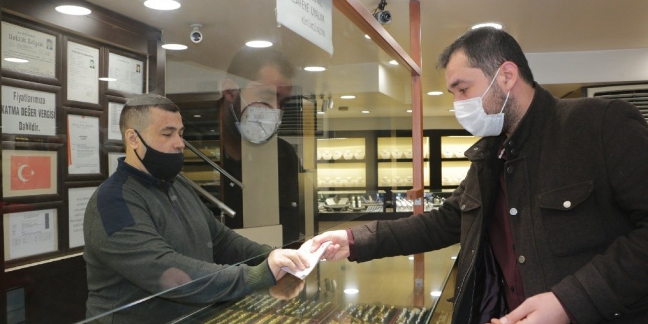 Kuyumcunun Verdiği Fazla 10 Bin 800 Lirayı İade Etti