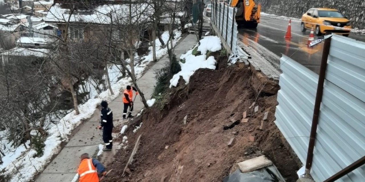 İ̇zmit’te Çöken Yolda Güvenlik Tedbiri Alındı