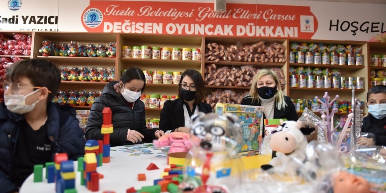 Tuzla’da İhtiyaç Sahibi Çocuklar Hem Oyun Oynuyor Hem De Oyuncak Sahibi Oluyor