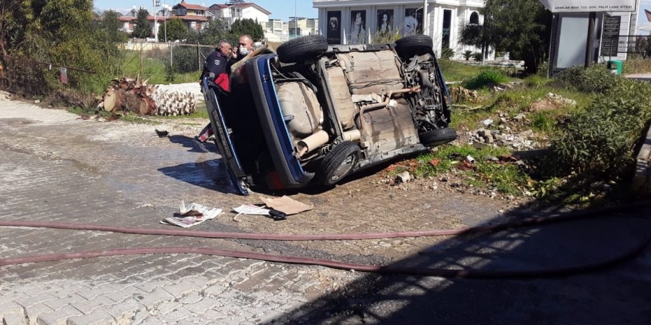 Antalya’da Kaza Yapan Otomobil Önce Devrildi, Sonra Alev Aldı