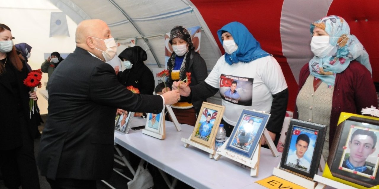 Hak-i̇ş Genel Başkanı Arslan Diyarbakır Annelerini Ziyaret Etti