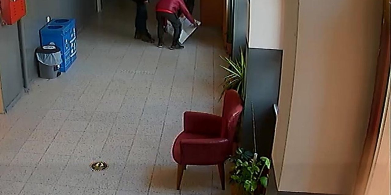 Okulda Saklanan 3 Çocuk, Paraları Alıp Örümcek Adam Gibi Kaçtı