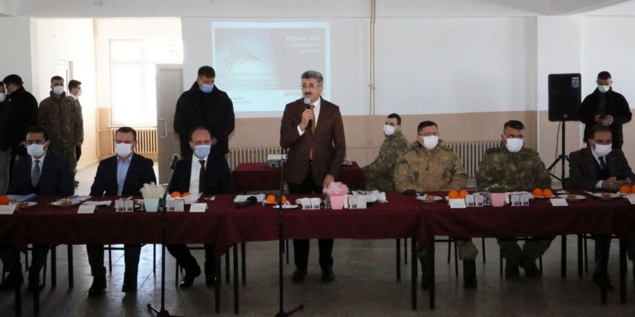 Vali Bilmez, Başkale’deki Muhtarlarla Bir Araya Geldi