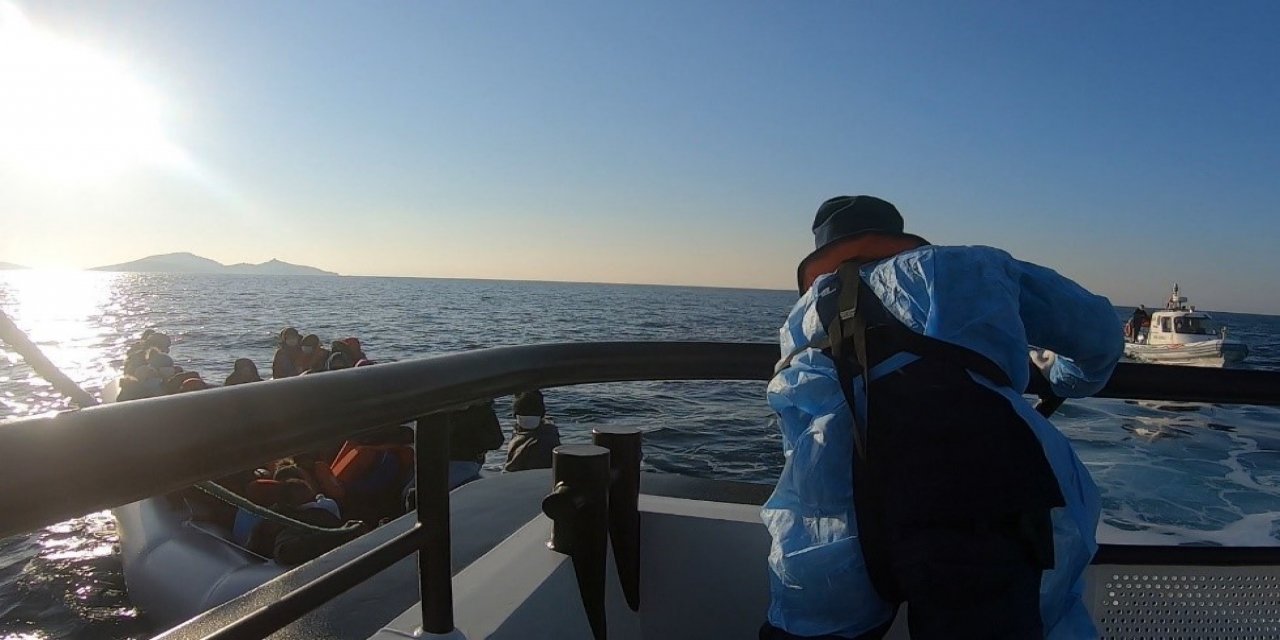 İ̇zmir Açıklarında 33 Düzensiz Göçmen Kurtarıldı