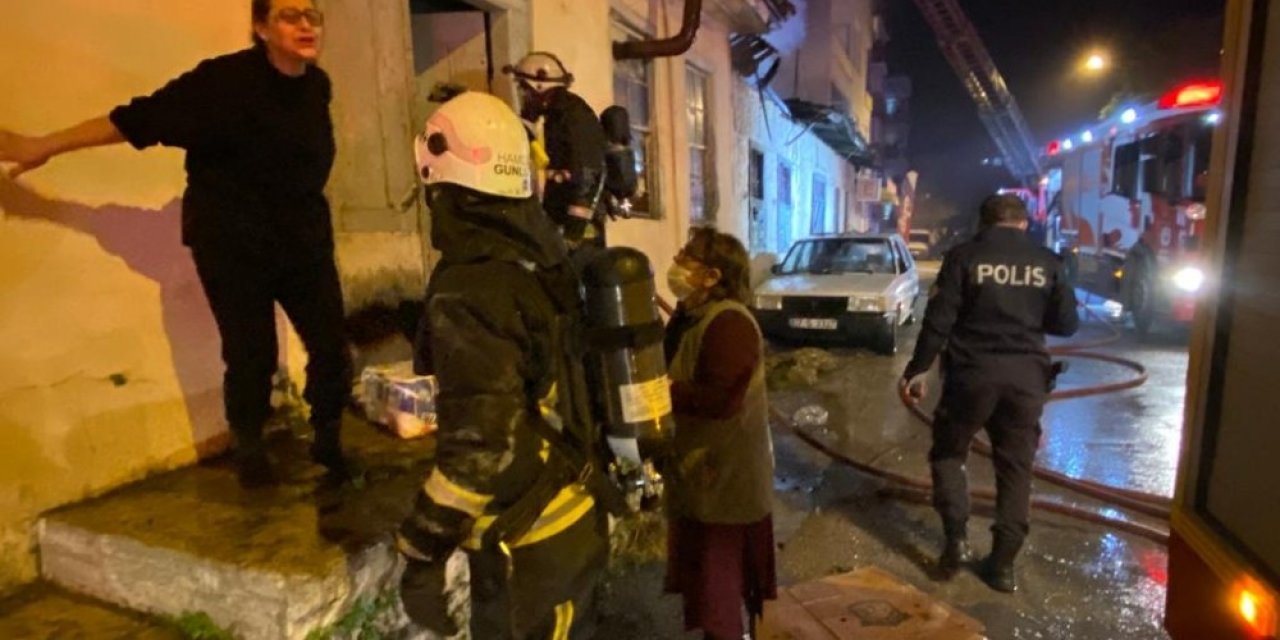 Çöp Ev Alev Alev Yandı, Anne Ve Kızı Gözyaşlarına Boğuldu