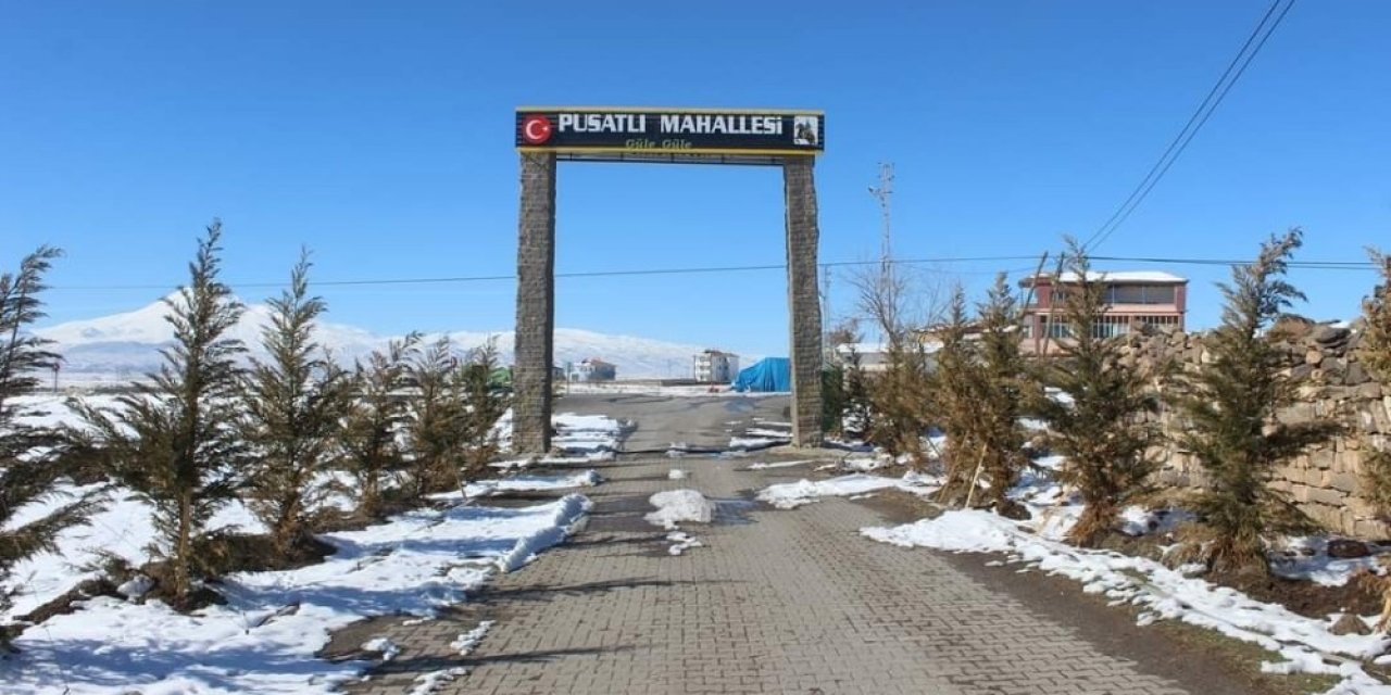 Devasa Büyüklükte Blok Sütun Taşlar Görenleri Şaşkına Çeviriyor