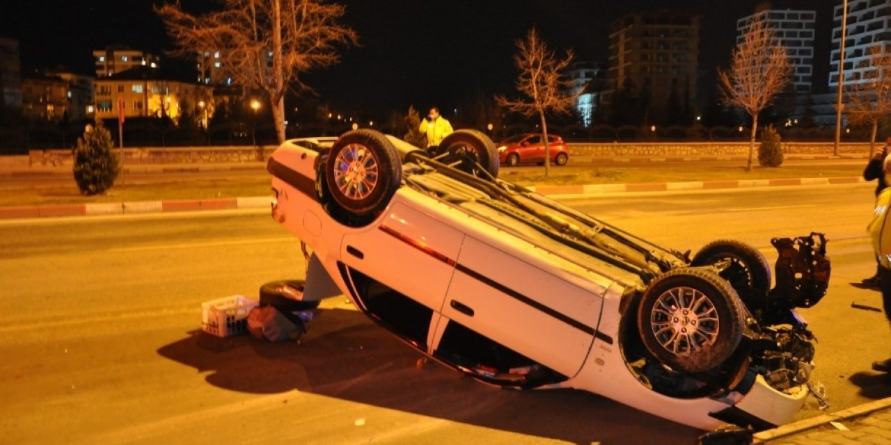 Köpeğe Çarpmamak İçin Direksiyonu Kırınca Takla Attı