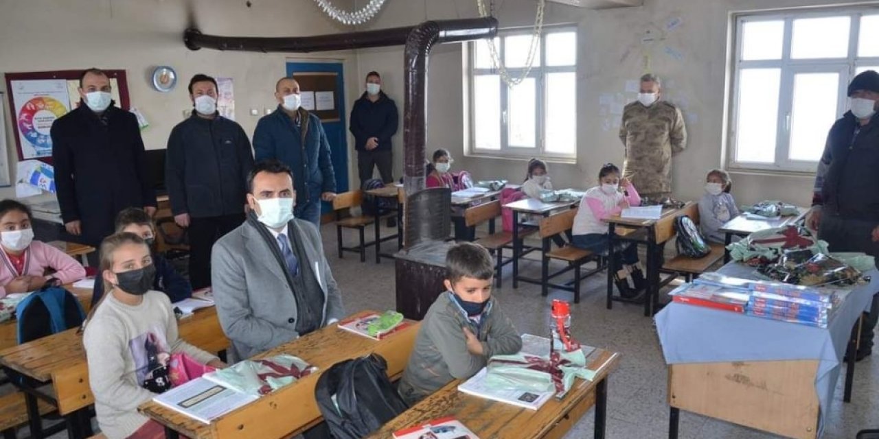 Kaymakam Çelik, Köy Okullarını Ziyaret Etti