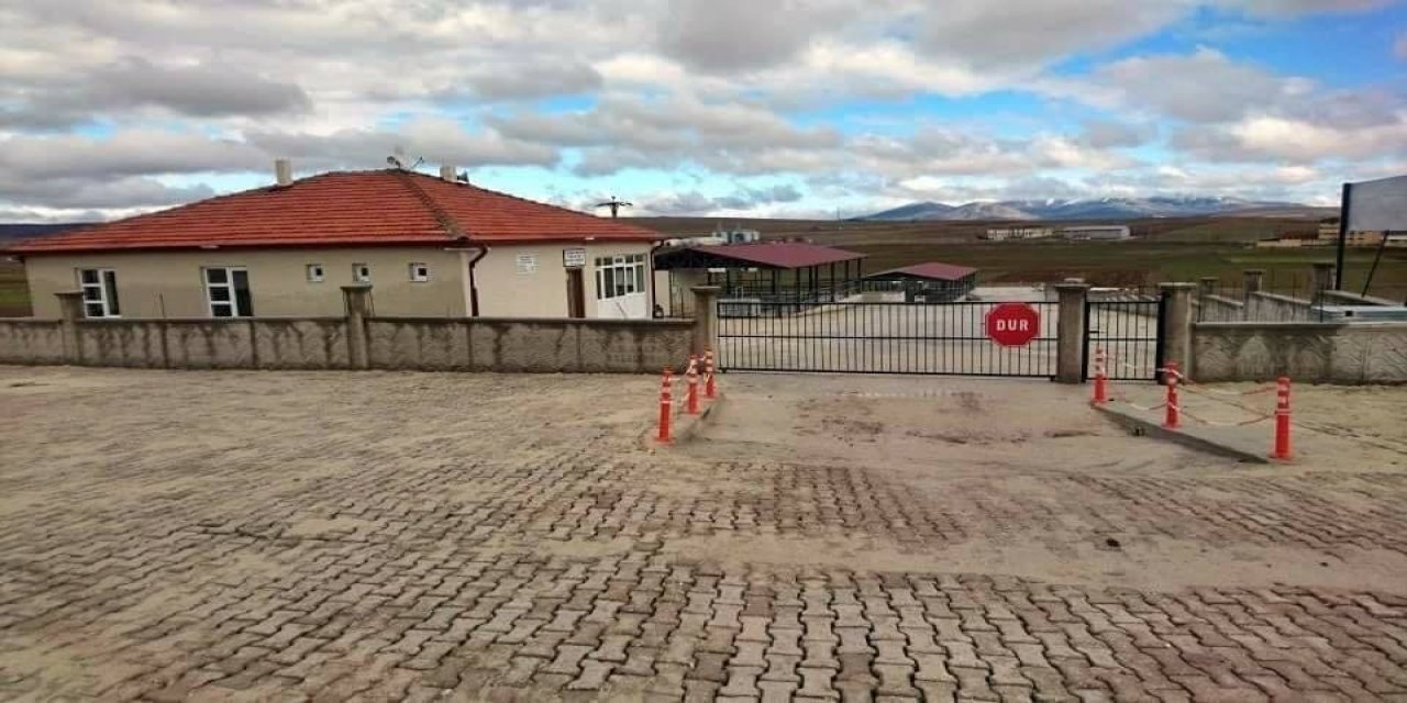 Aslanapa Hayvan Pazarı Küçükbaş Hayvanlara Kapatıldı
