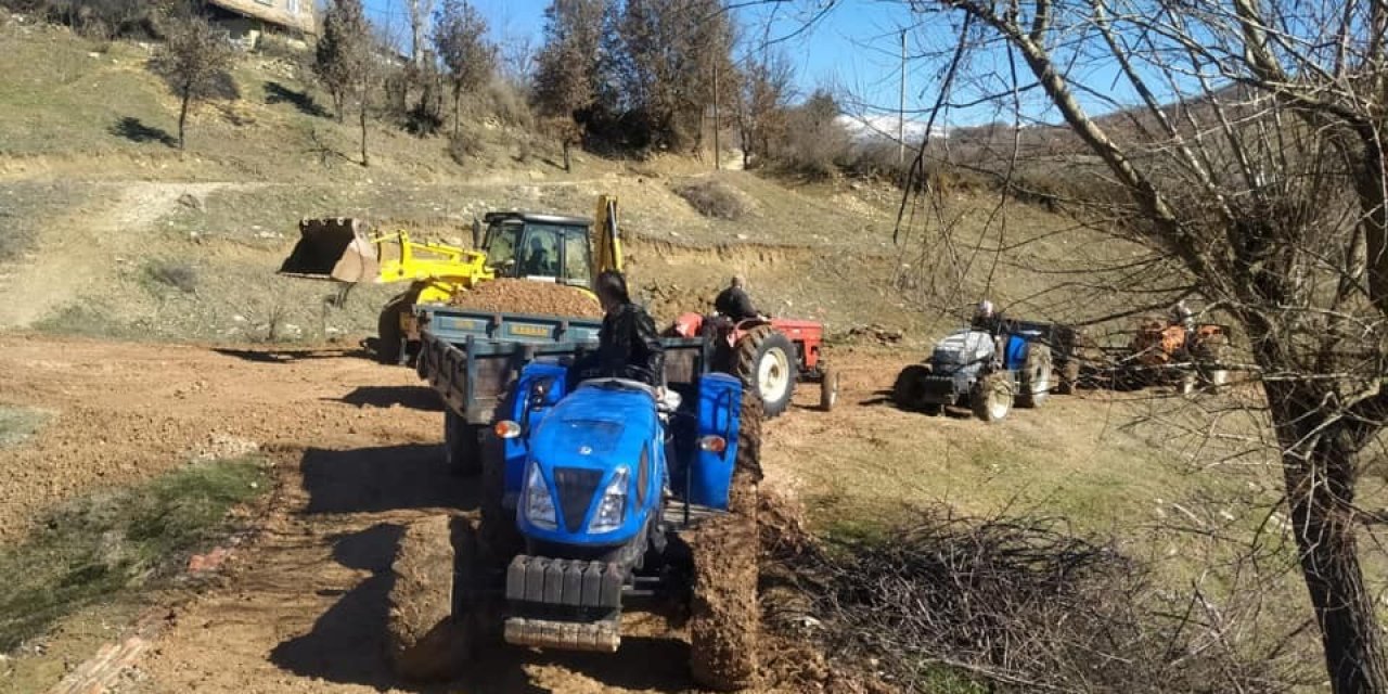 İ̇mece Usulü Arazi Yolu Yapıyorlar