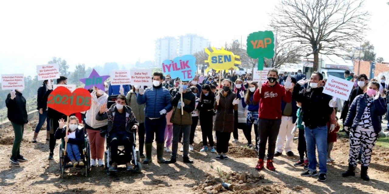 Başkan Sandal, Çocuklar Ve Sporcularla Fidan Dikti