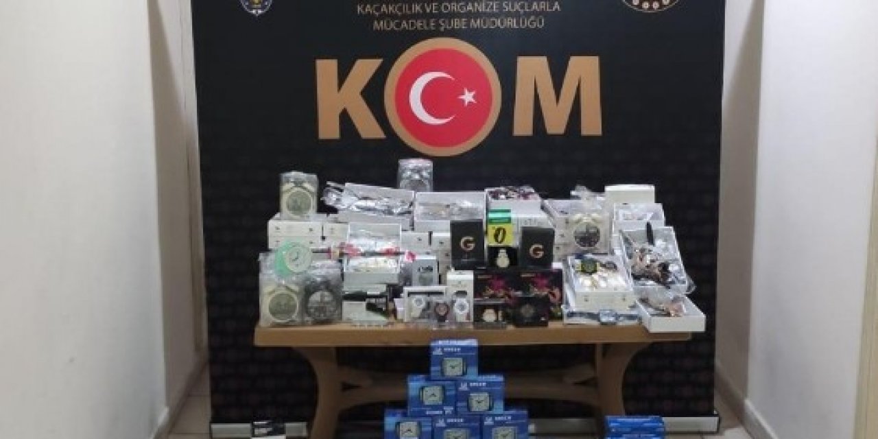 Binlerce Kaçak Ürünü Kente Sokmaya Çalışırken Yakalandı