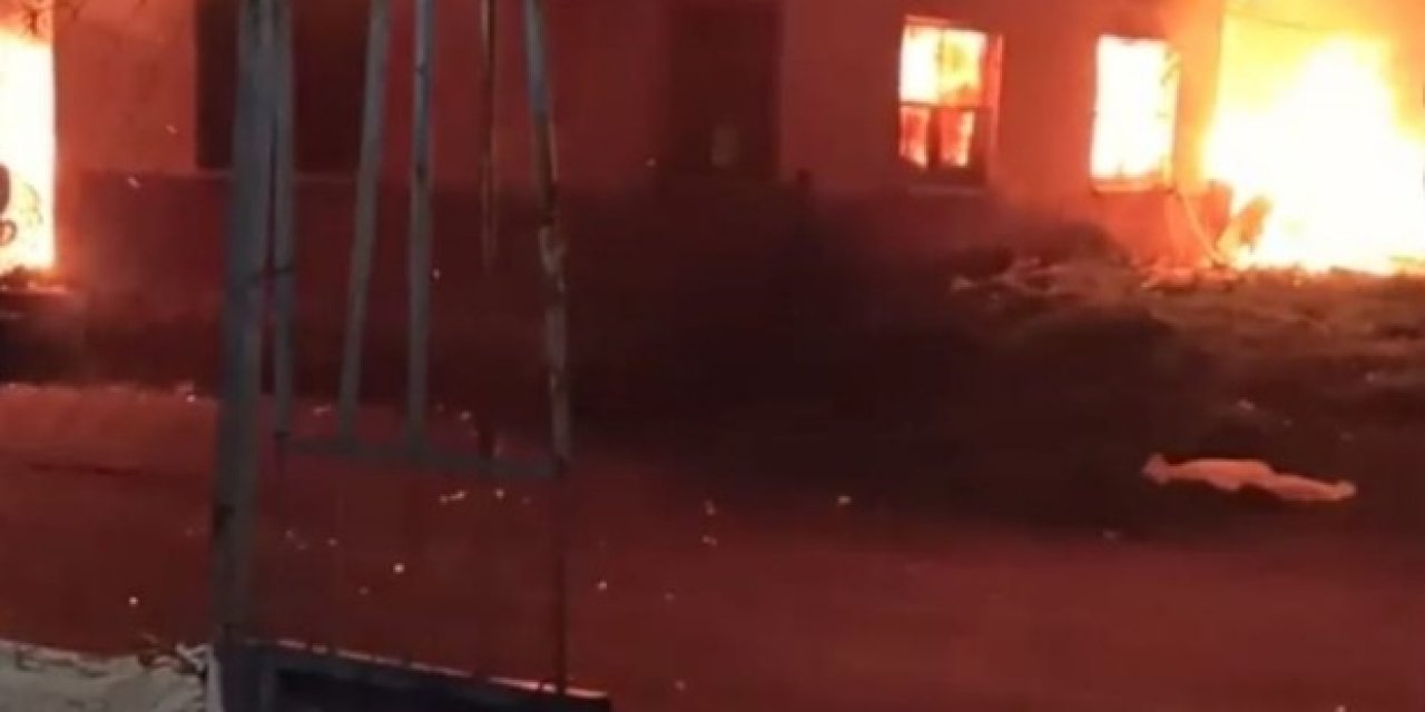 Antalya’da Tek Katlı Ev Alev Alev Yandı