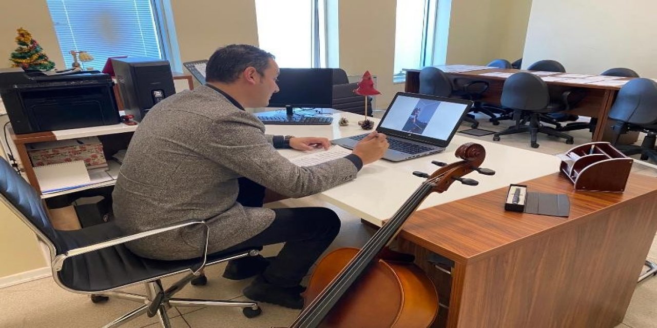 Sanat Akademisi Öğrencileri Eğitimlerine Online Olarak Devam Ediyor