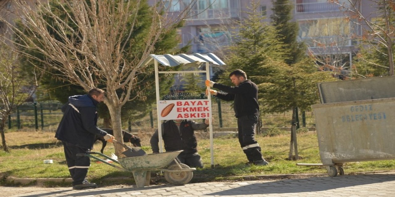 Gediz Belediyesi’nden “askıda Bayat Ekmek Projesi”