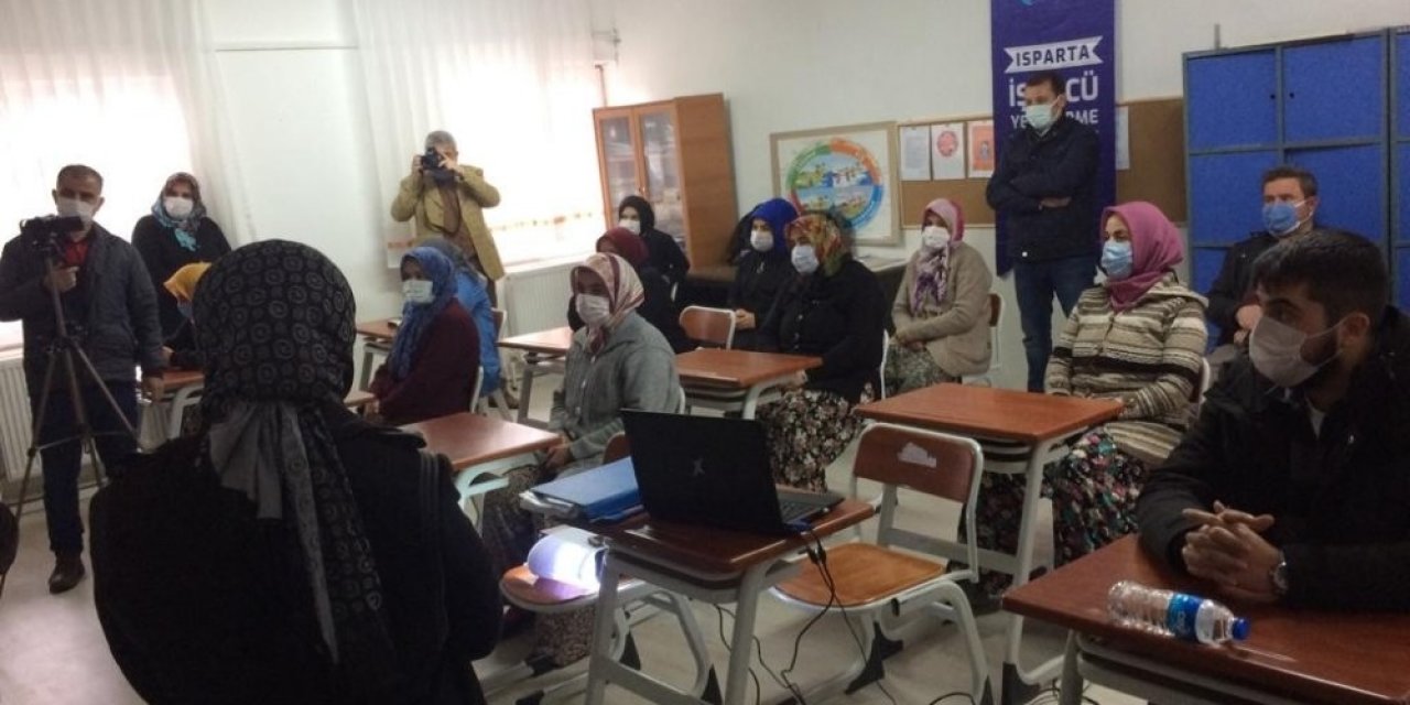 Isparta’da Suyun Az Tüketimiyle İlgili Çiftçilere Eğitim Veriliyor